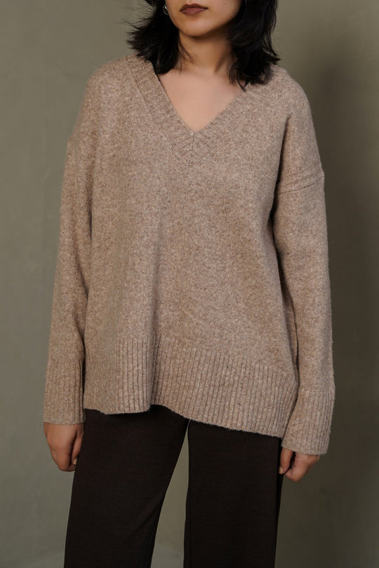 CLASSIC V-NECK JUMPER