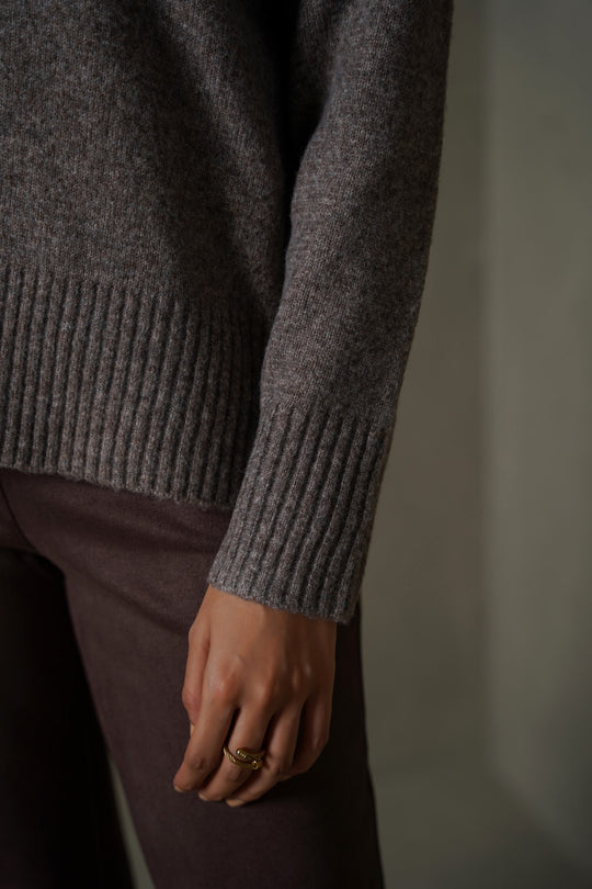 CLASSIC V-NECK JUMPER