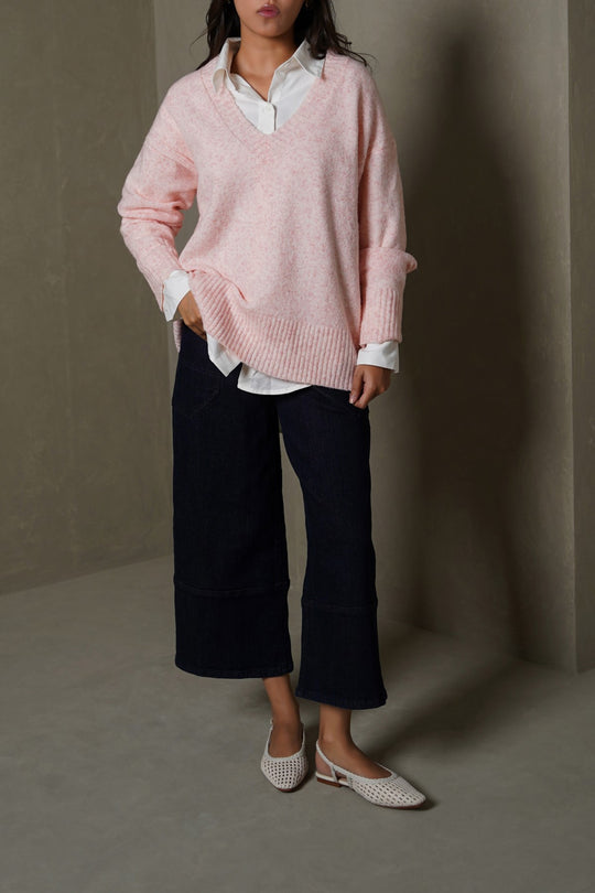 CLASSIC V-NECK JUMPER
