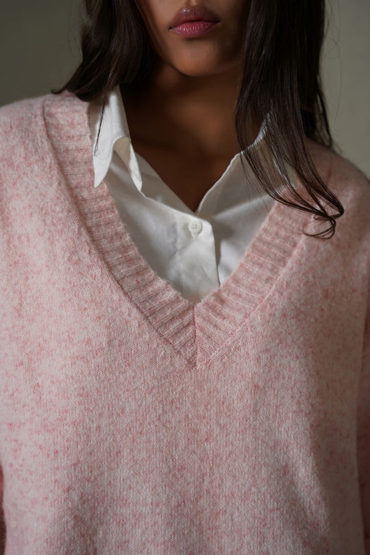 CLASSIC V-NECK JUMPER