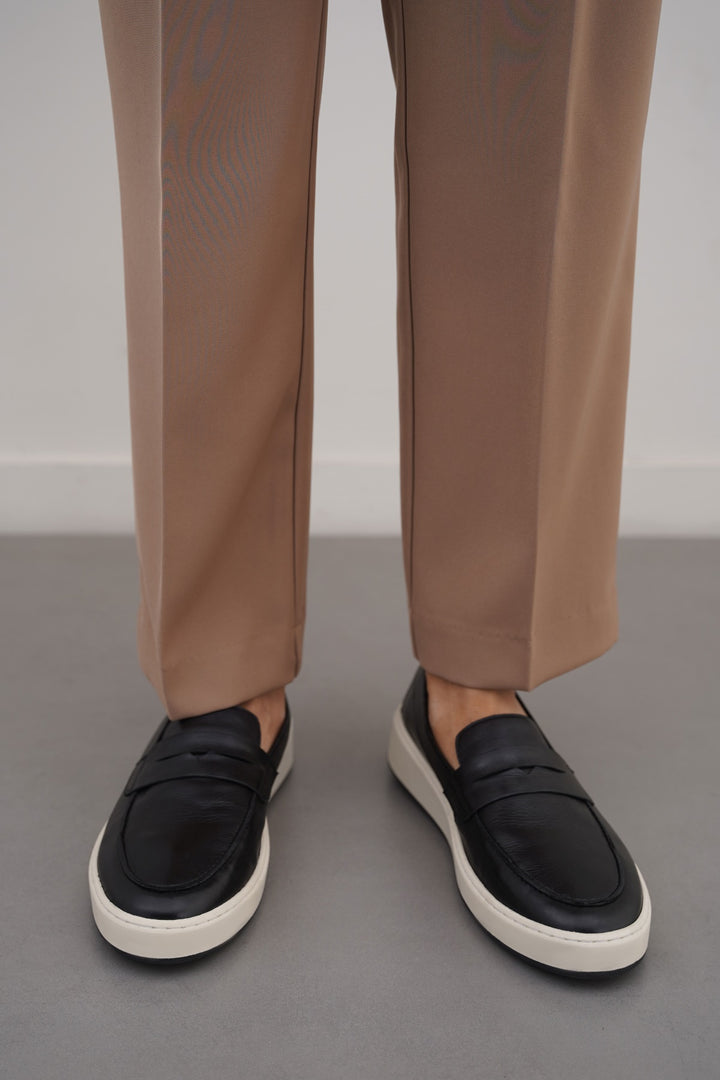 BLACK LEATHER SLIP-ON LOAFER