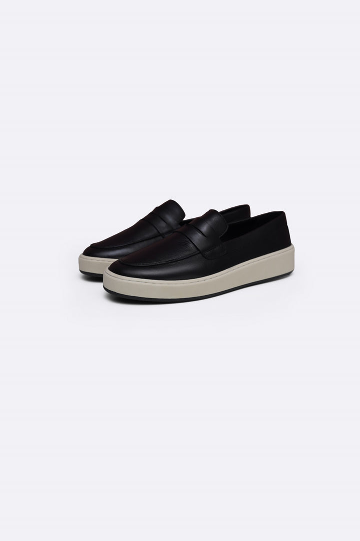 BLACK LEATHER SLIP-ON LOAFER