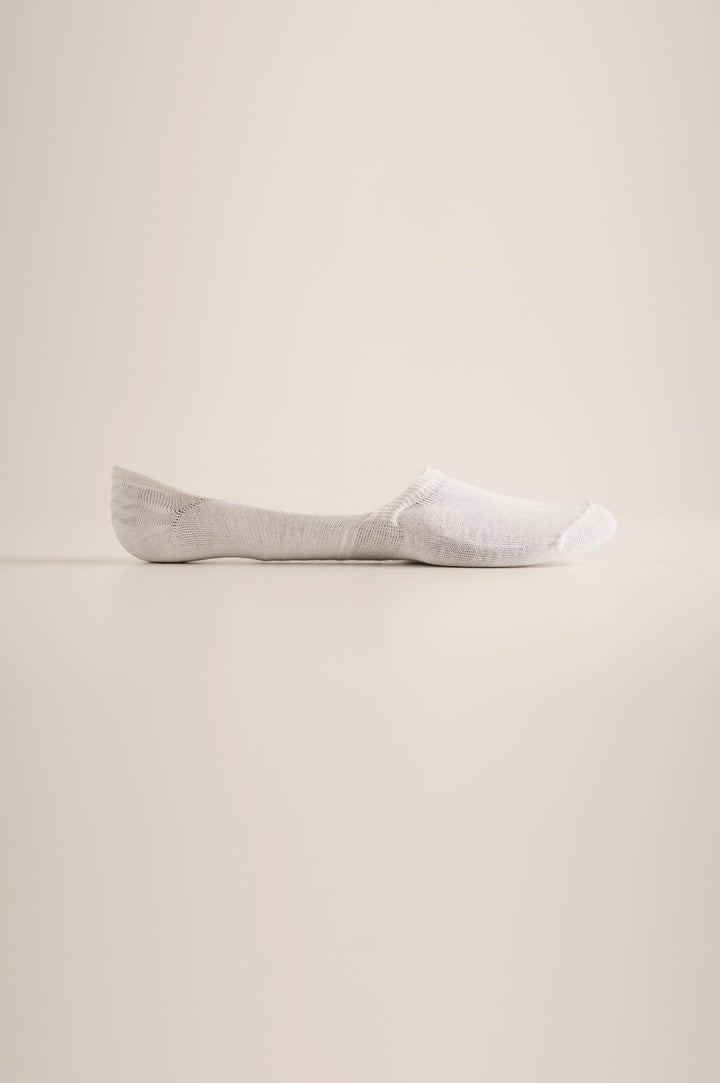 WHITE NO SHOW SOCKS