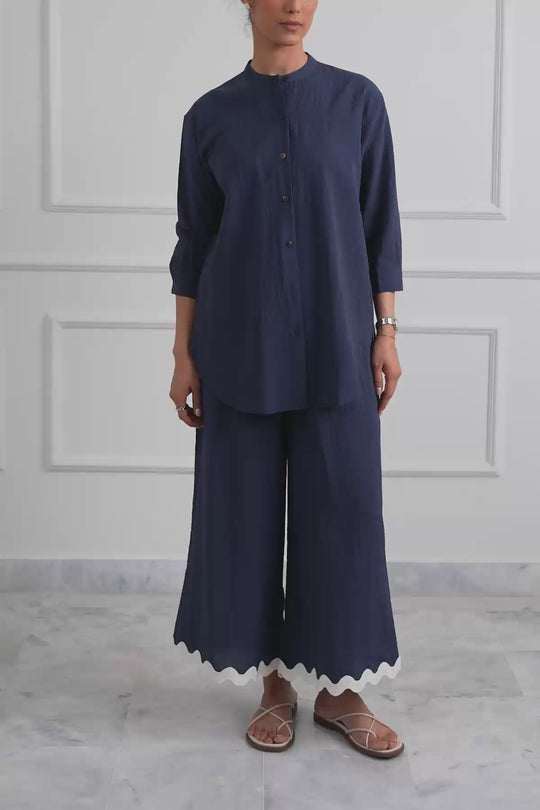 NAVY ESSENTIAL BREEZE SHIRT