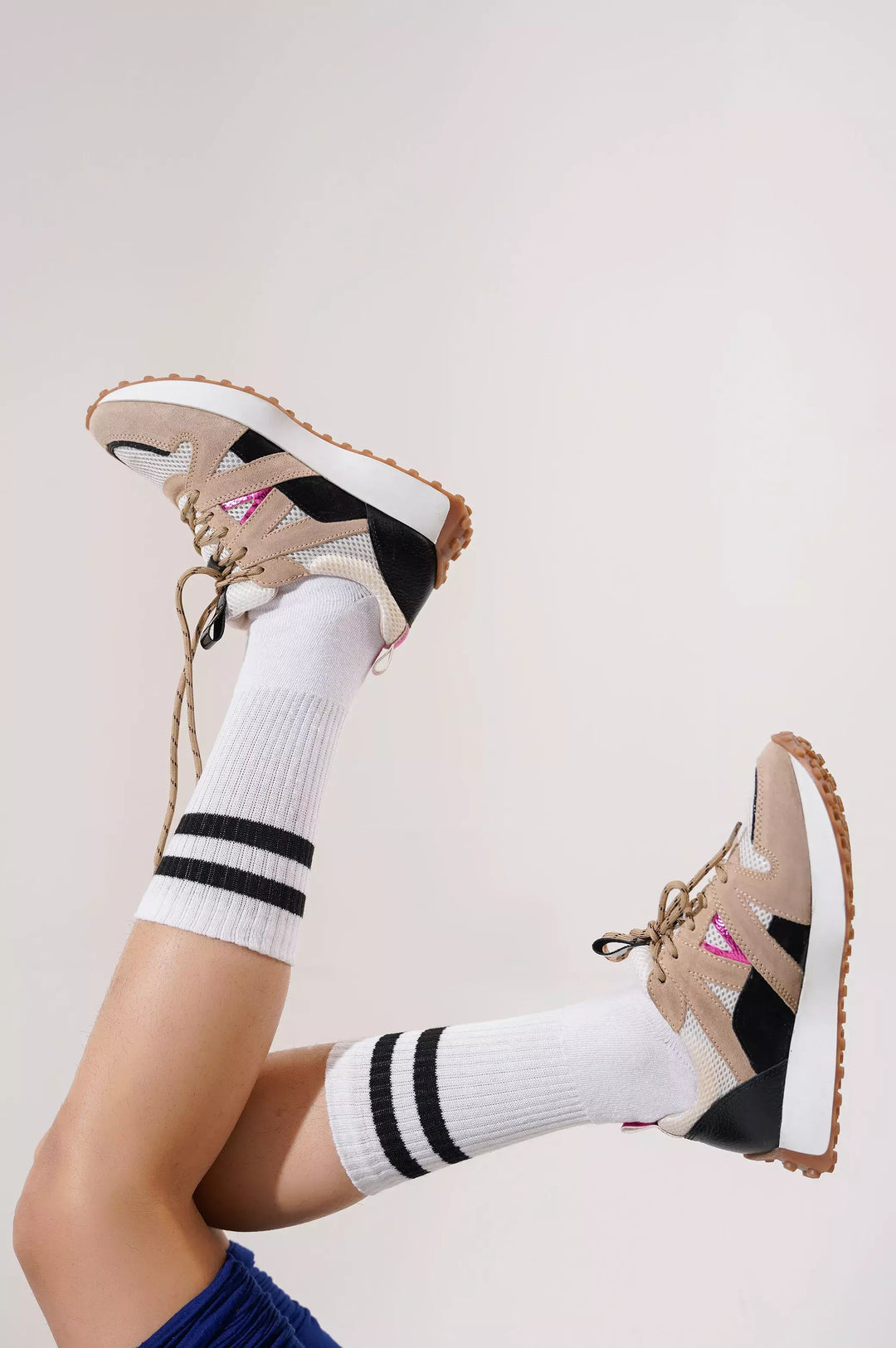 WHITE SPORTS SOCKS